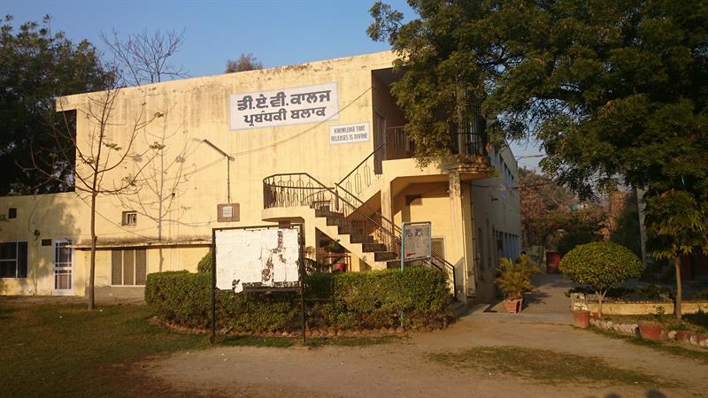 Administrative block of DAV college Bathinda