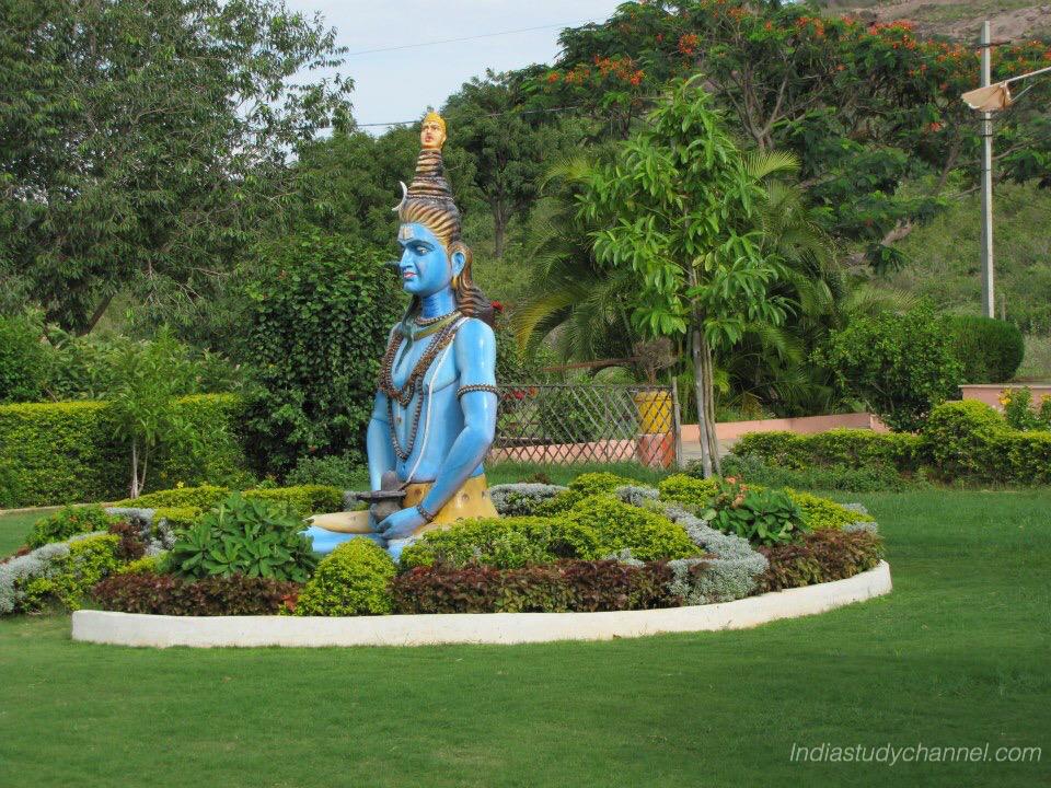 Idol of Lord Shiva at Deshmukhi Sai Baba Temple