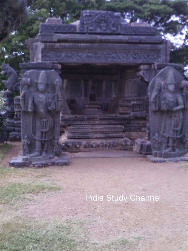 The idol of Lord shiva in thousand pillars temple