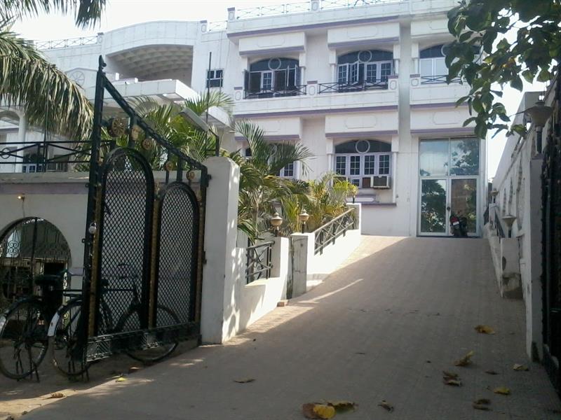 Gonard hotel in Gonda