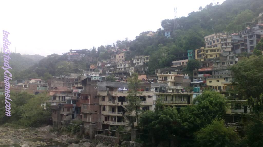 Area besides mandi bridge