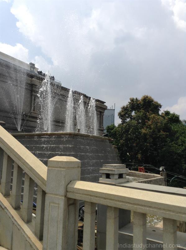 Picture of Water Fountain at Iskcon Sri Radha Krishnachandra Temple, Bangalore