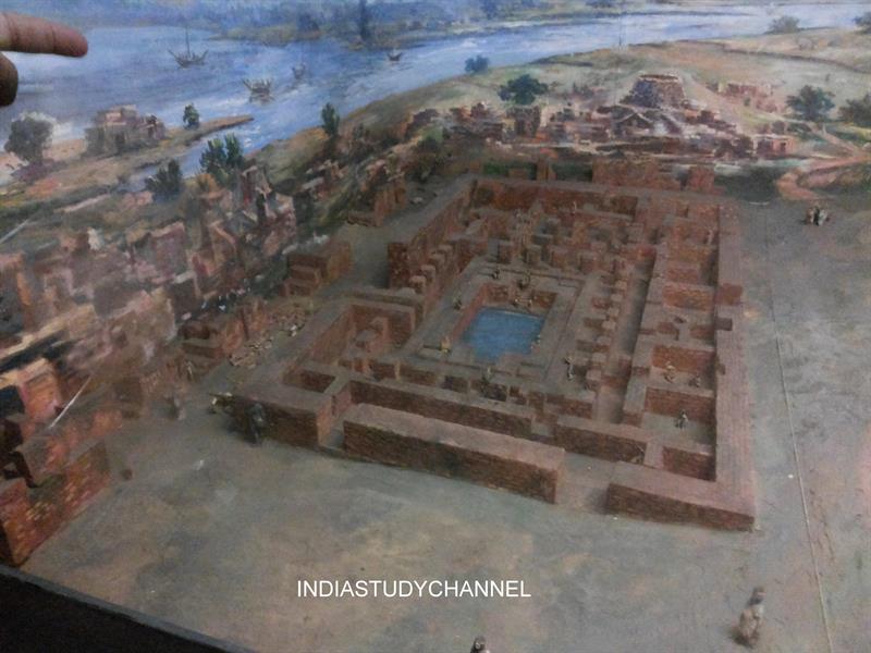A replica of Great Bath, Mohenjo-daro - Harappa as seen in Chhatrapati Shivaji Museum, Mumbai.