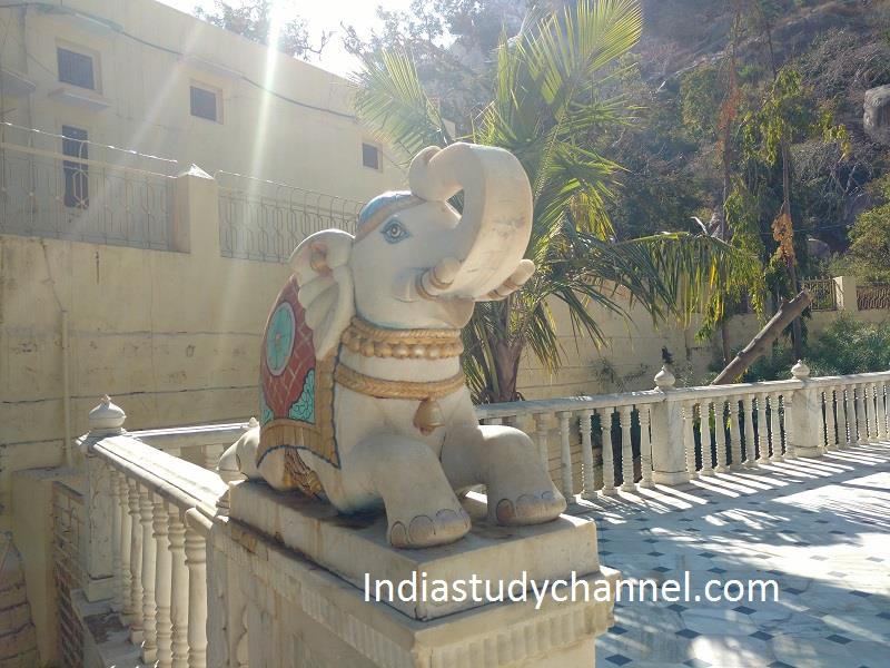 Artistic sculptors and statues, Sundha Mata Mandir, Jalore