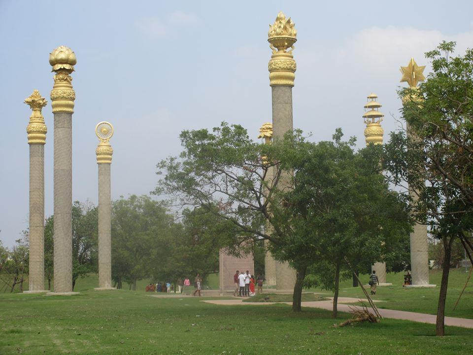 Rajeev Gandhi Memorial - 7 pillars