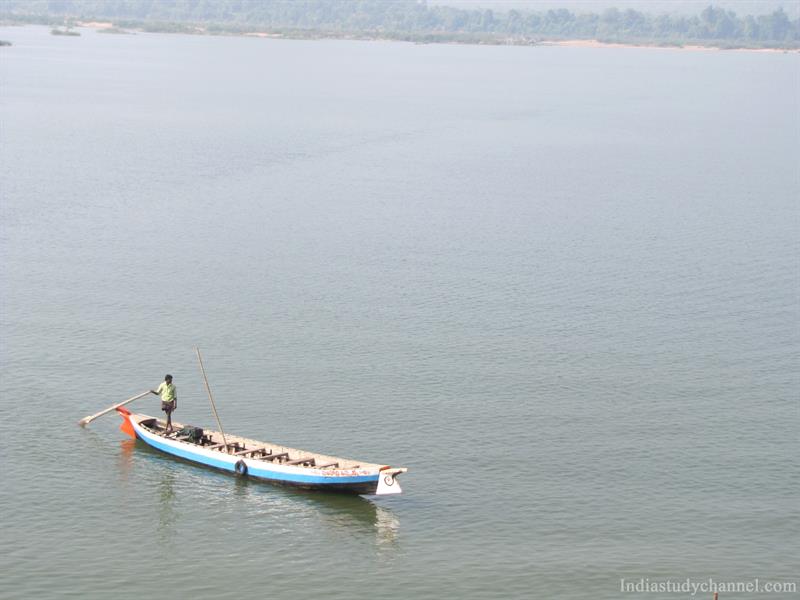 Boat on the Godavari River, Parnashala