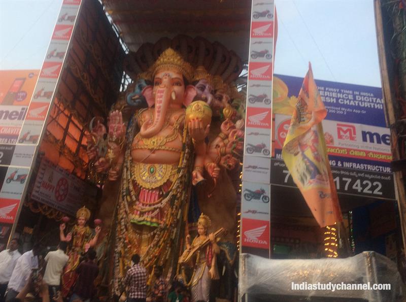 Khairthabad ganesh 2018 with sapthamukh theme